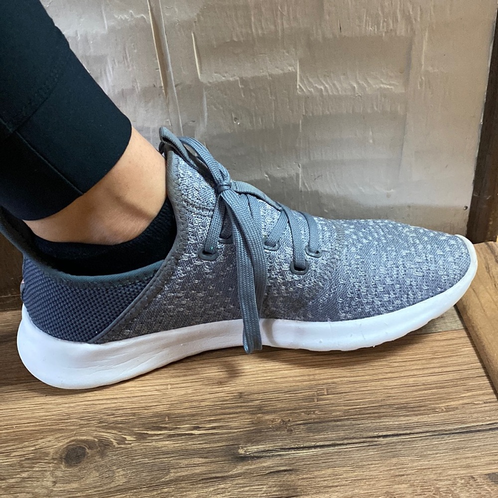 Adidas running shoes - Picture 1 of 3